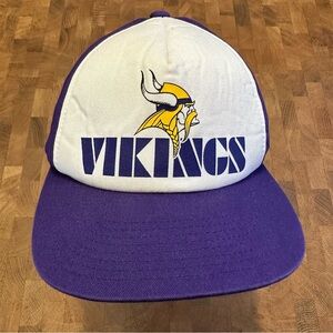 Mitchell & Ness Vikings Hat in Purple and White